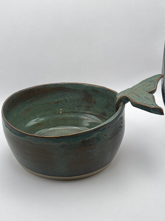 Handmade Whale Tail Ceramic Bowl – Ocean-Inspired Stoneware by Gin